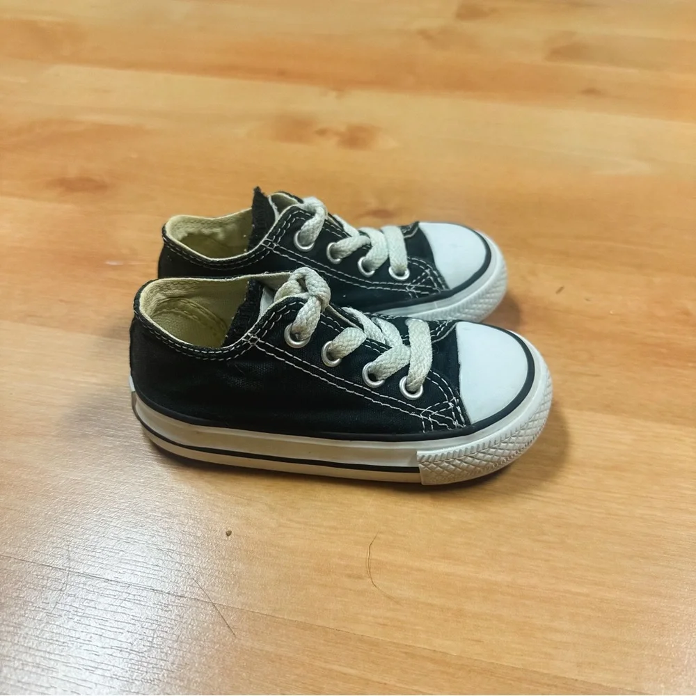 Converse Black & White Chuck Taylor All Star Low Top Lace Up Sneaker Toddler 5